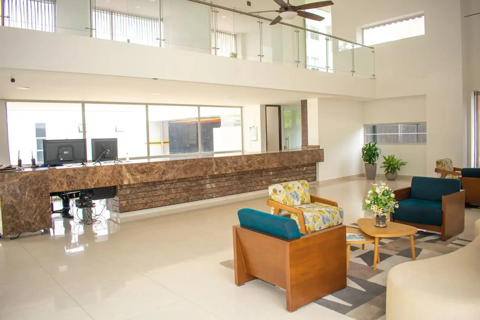 Portería con lobby tipo hotel - Imagen 2